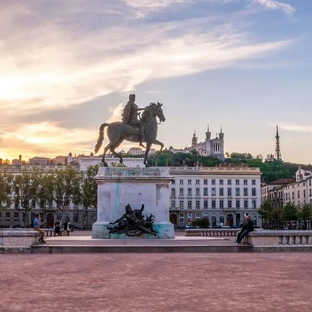 Douceur Lyonnaise, Villeurbanne Ngoại thất bức ảnh