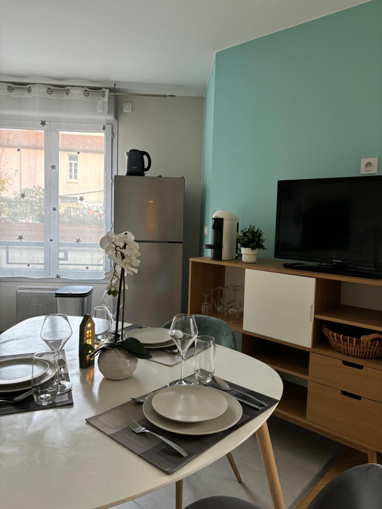 Douceur Lyonnaise, Villeurbanne Ngoại thất bức ảnh