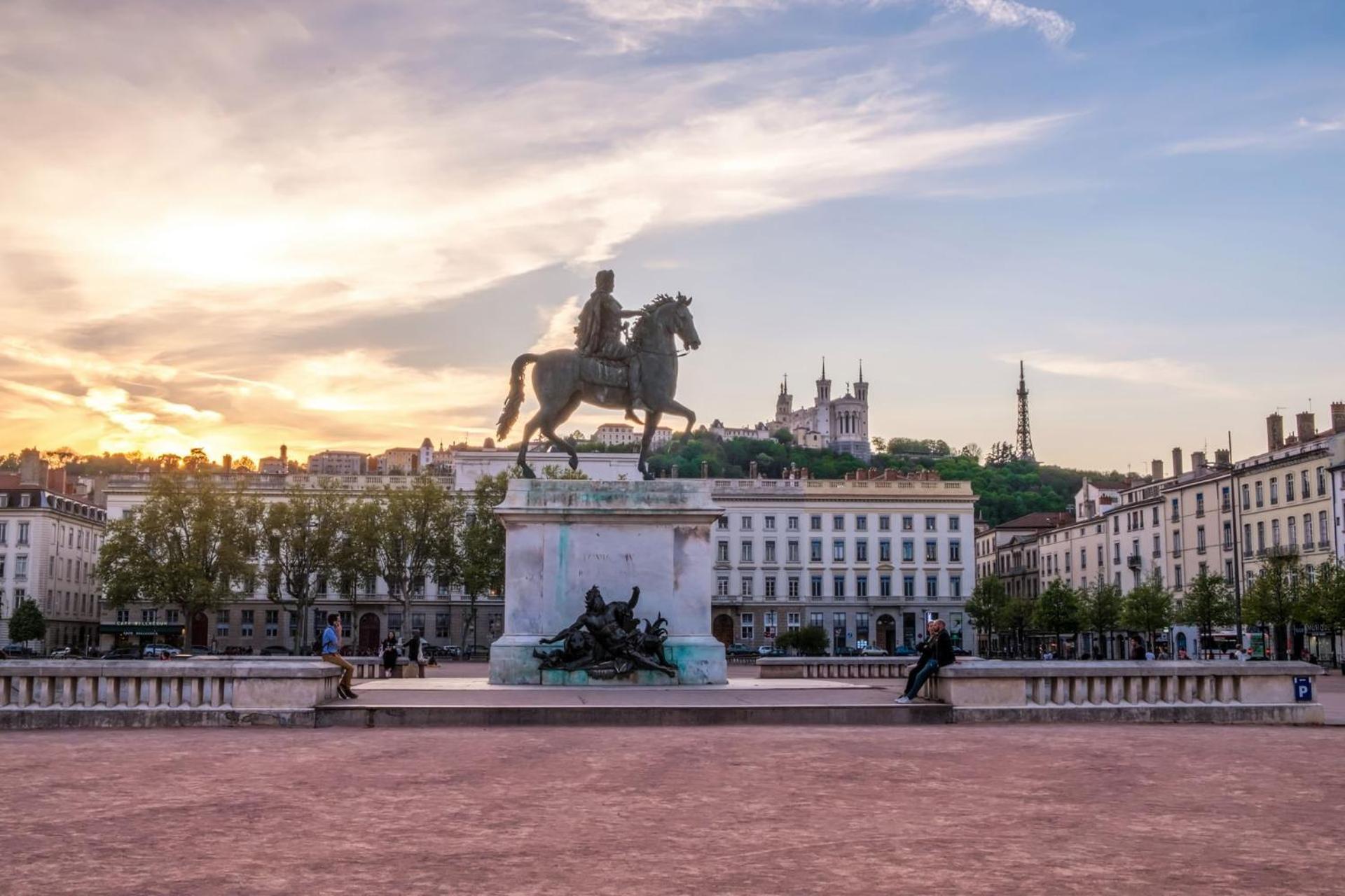 Douceur Lyonnaise, Villeurbanne Ngoại thất bức ảnh