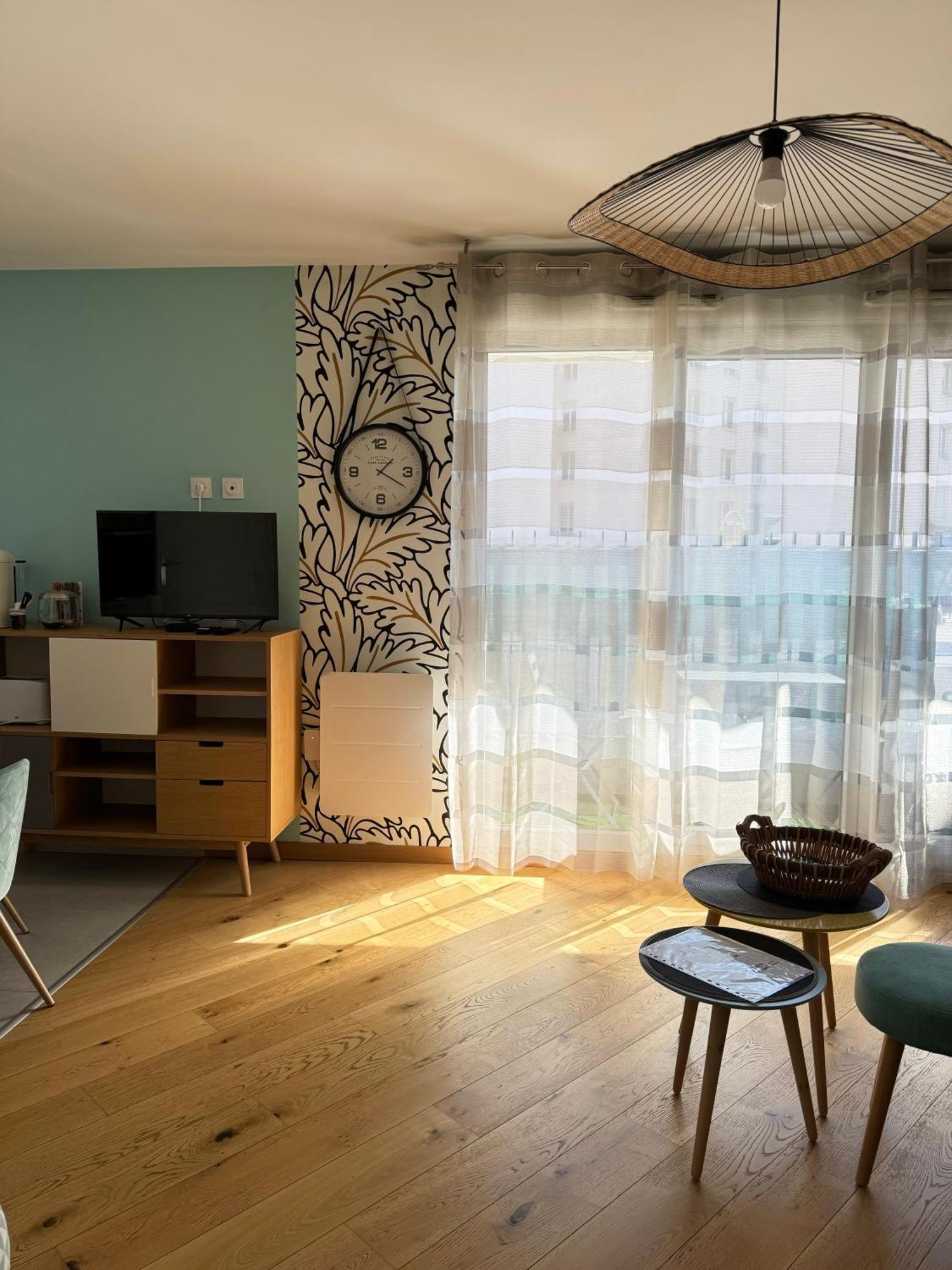Douceur Lyonnaise, Villeurbanne Ngoại thất bức ảnh